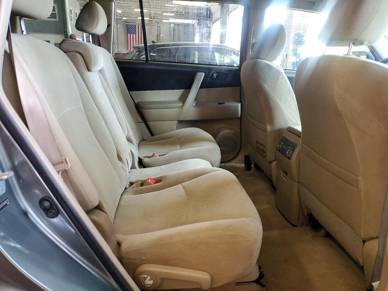 2010 TOYOTA HIGHLANDER