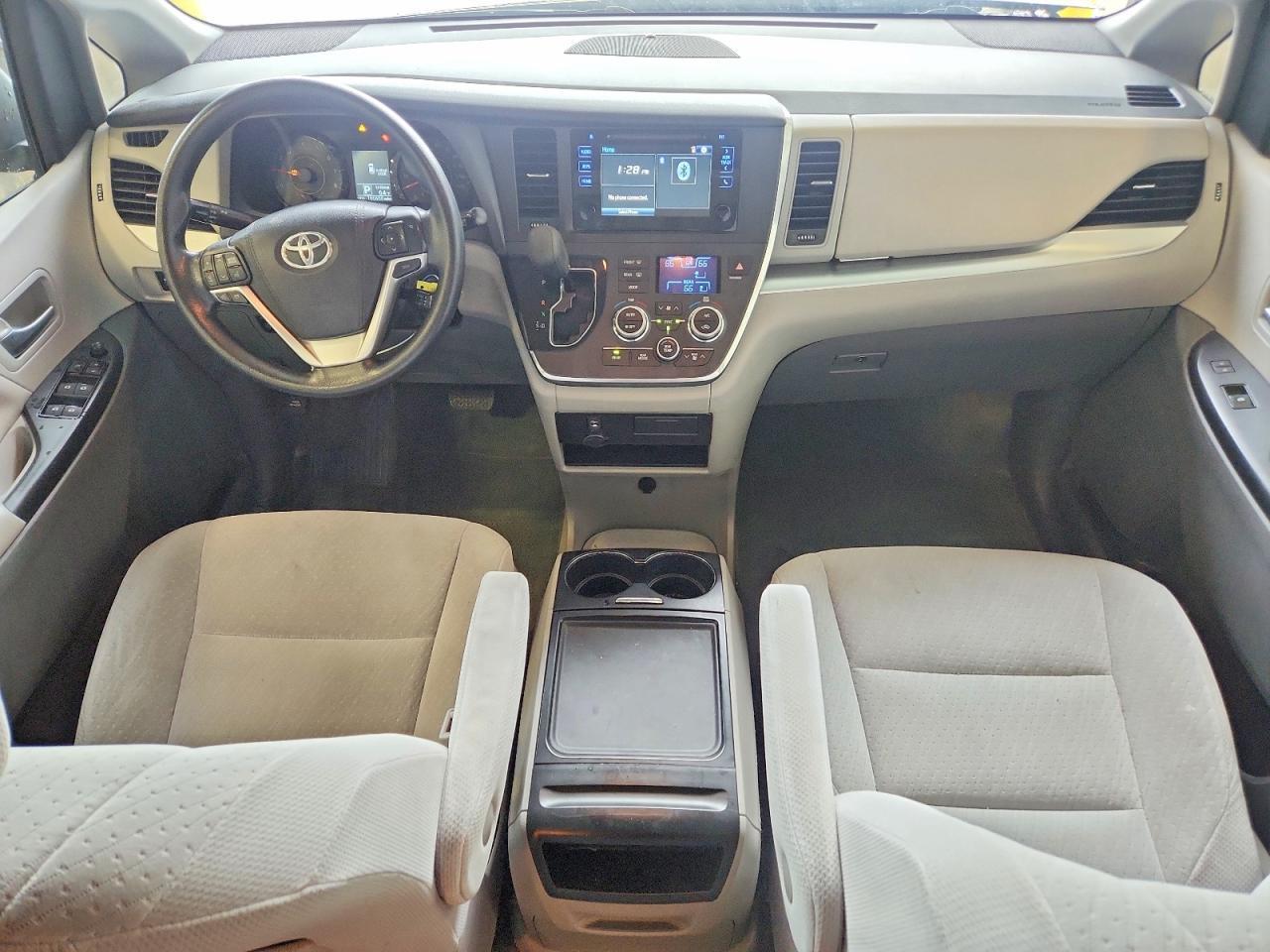 2017 TOYOTA SIENNA