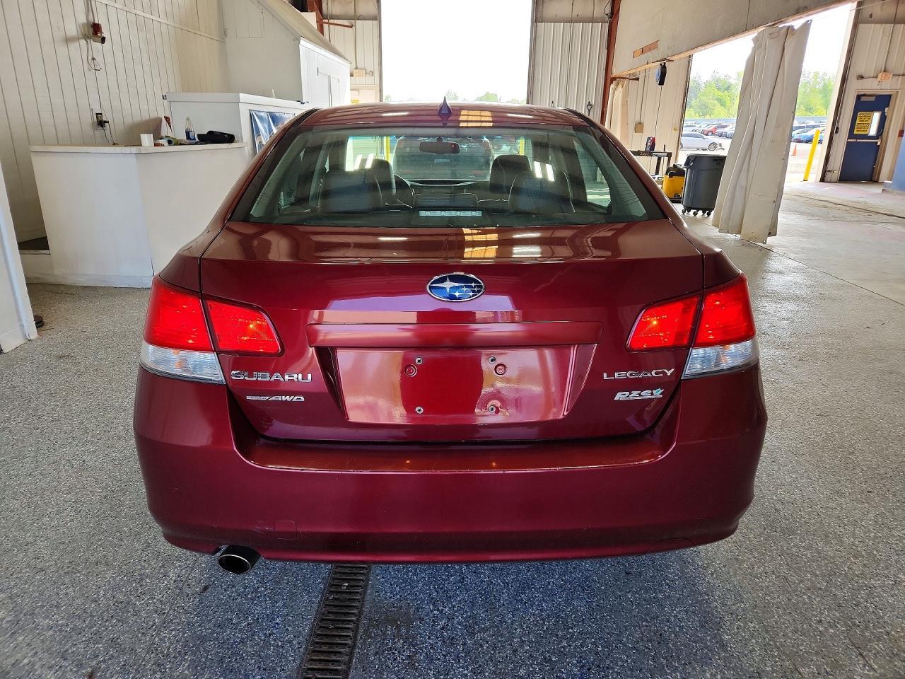 2011 SUBARU Legacy