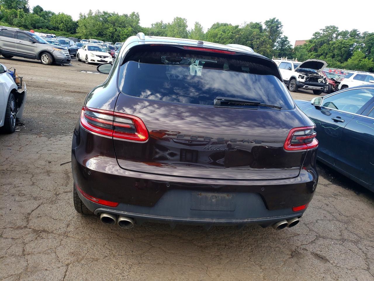 2018 PORSCHE Macan