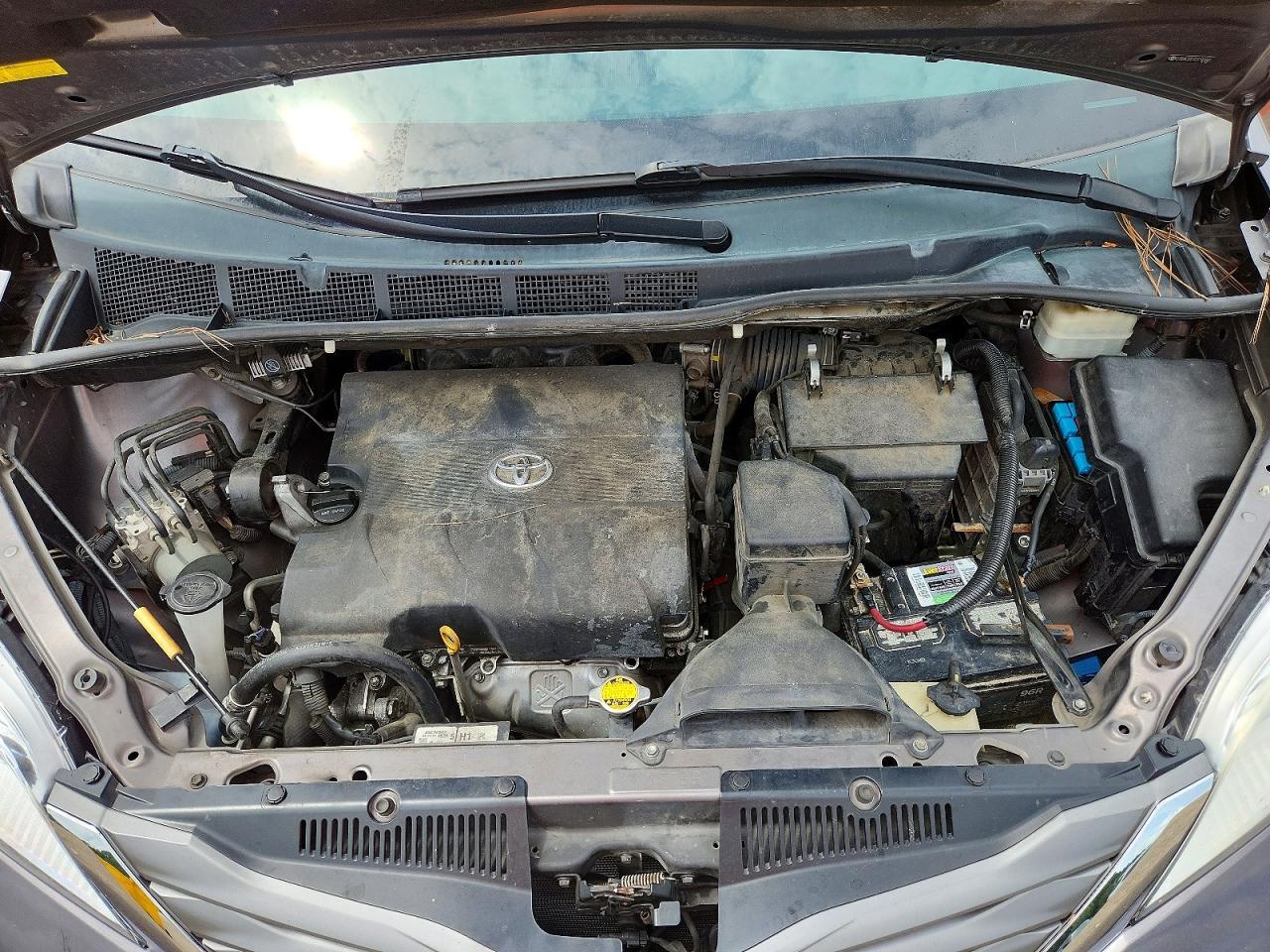 2012 TOYOTA SIENNA