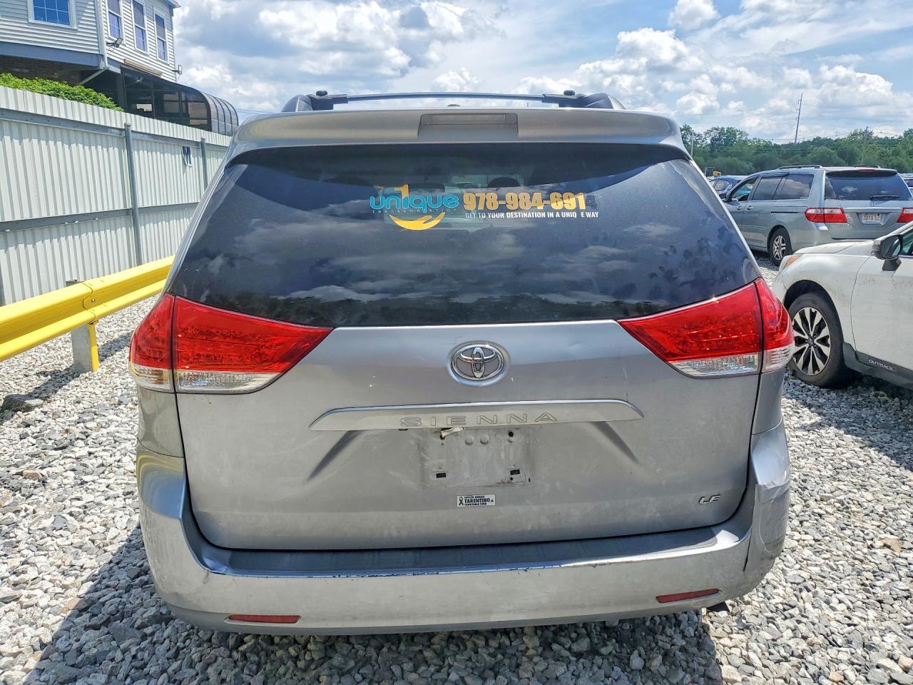 2012 TOYOTA SIENNA