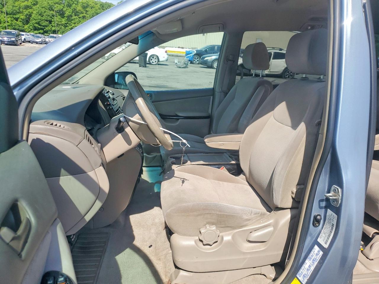 2004 TOYOTA SIENNA