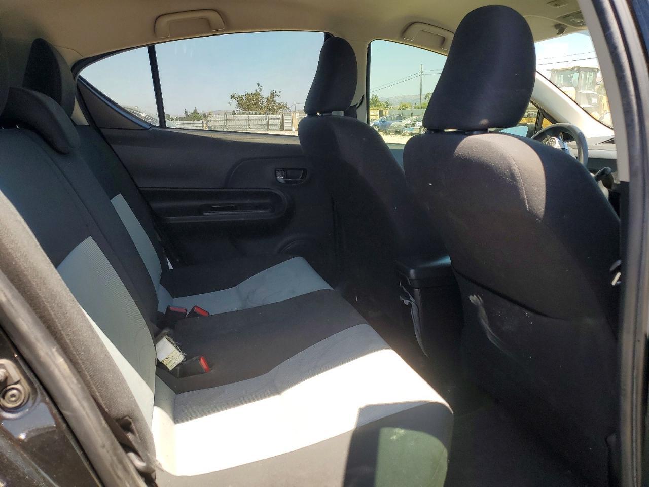 2016 TOYOTA Prius c