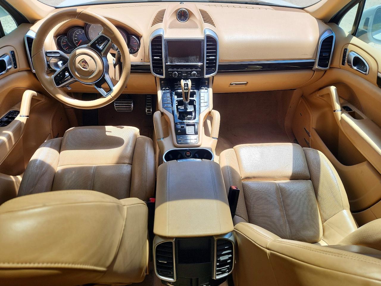 2016 PORSCHE CAYENNE