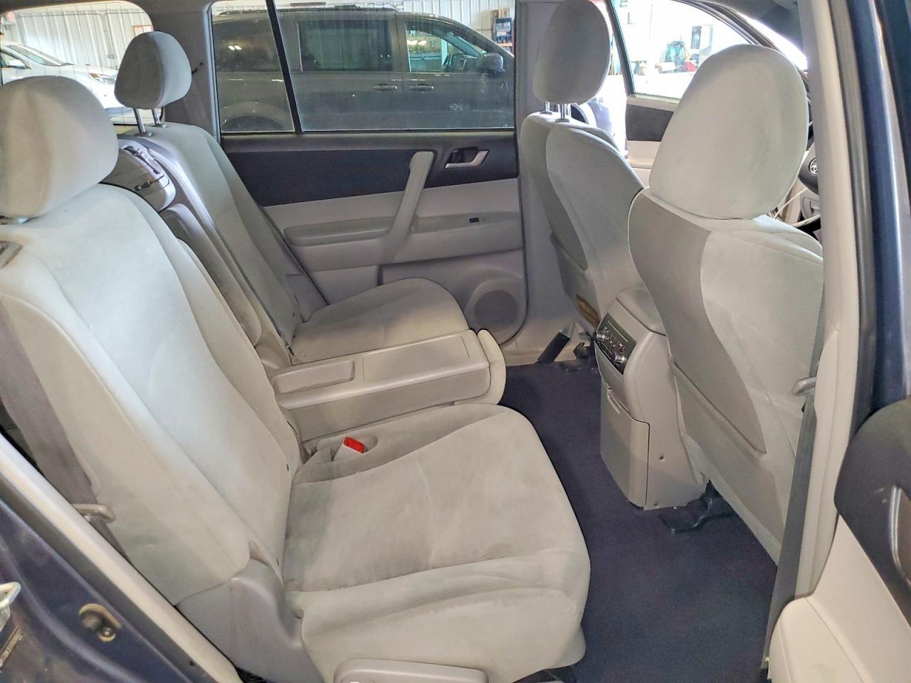 2011 TOYOTA HIGHLANDER