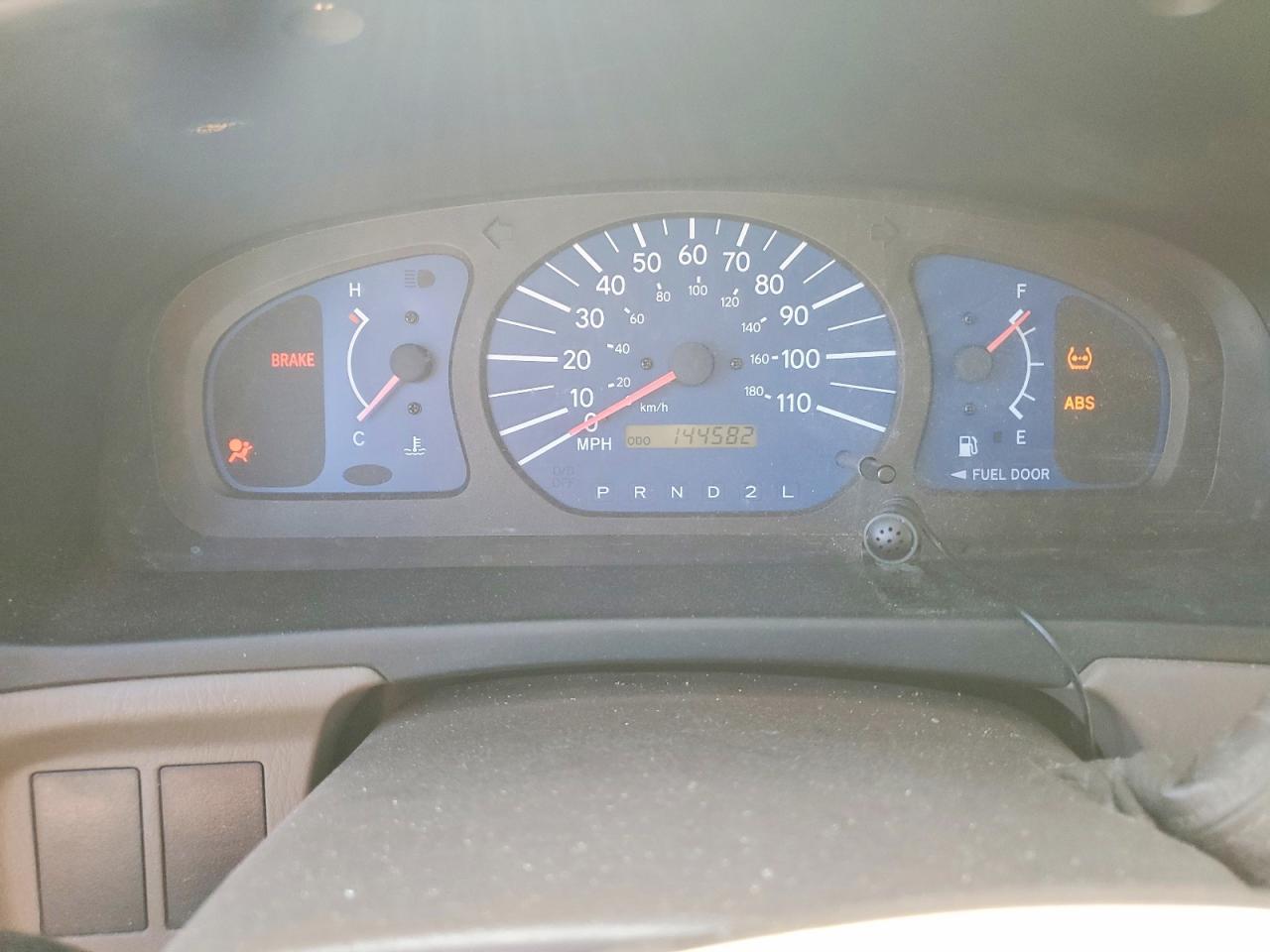 2002 TOYOTA SIENNA
