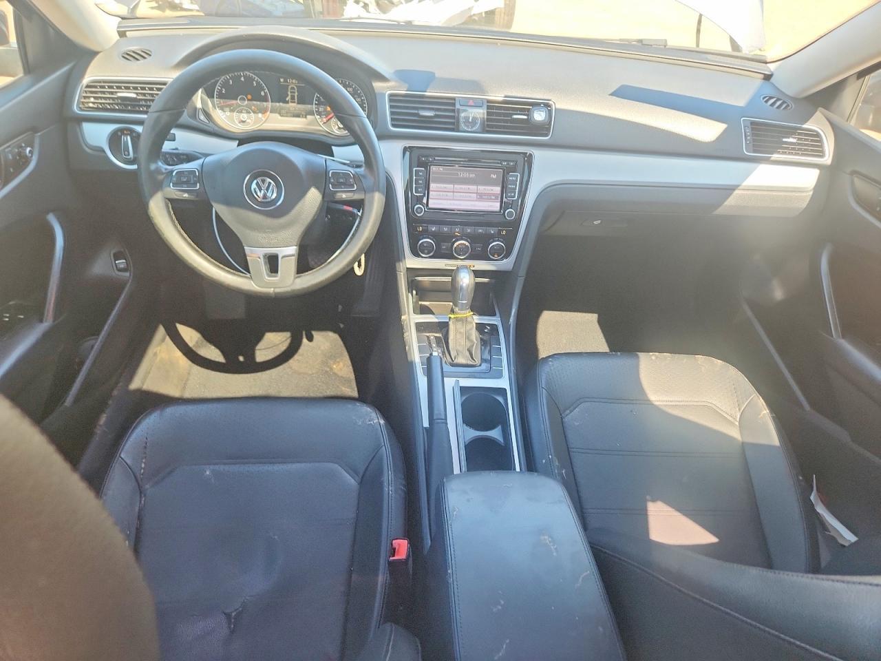 2012 VOLKSWAGEN Passat