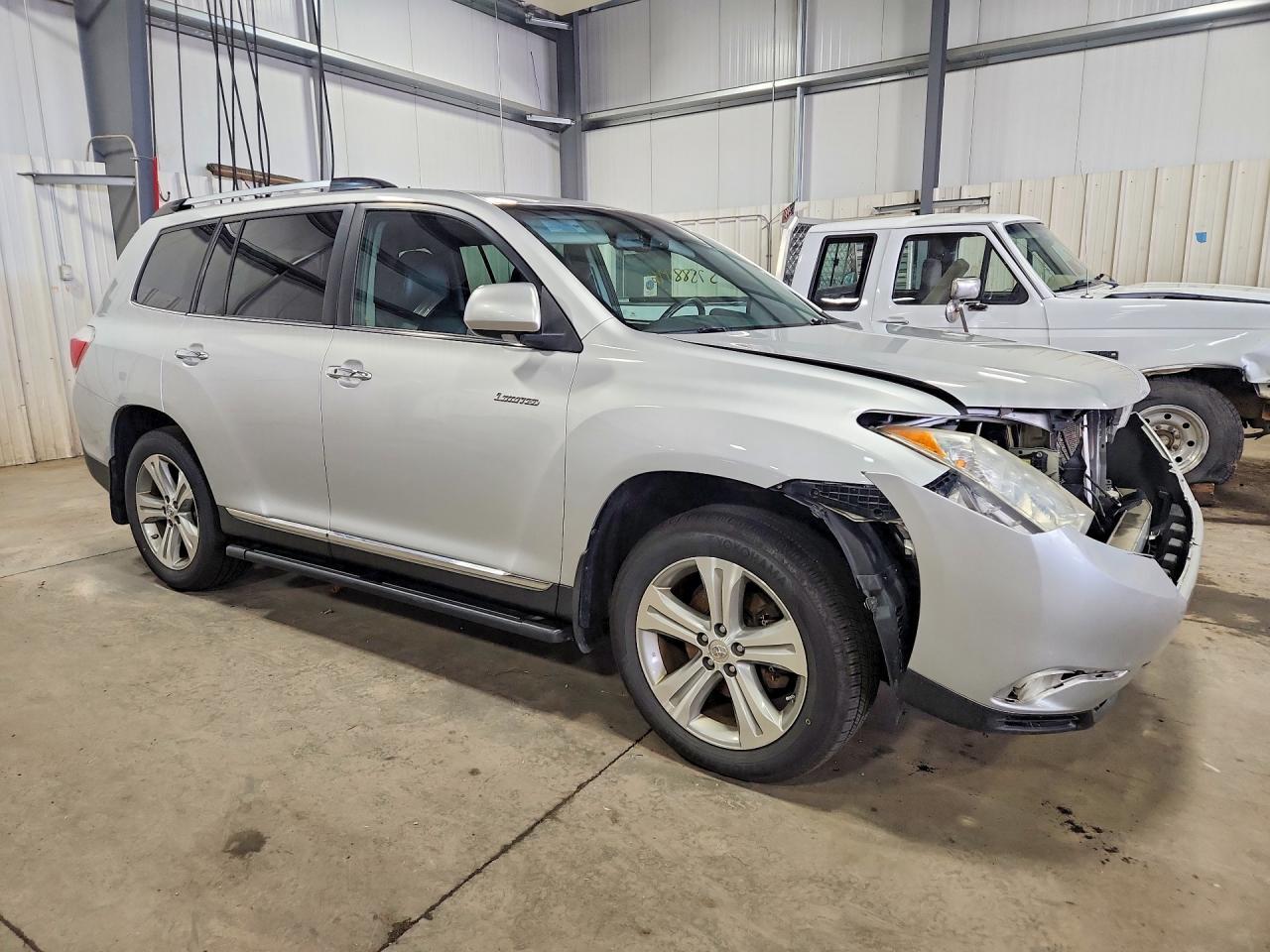 2013 TOYOTA HIGHLANDER