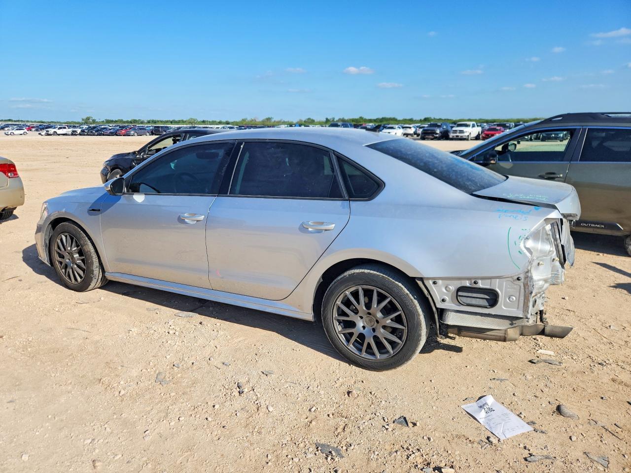 2018 VOLKSWAGEN Passat