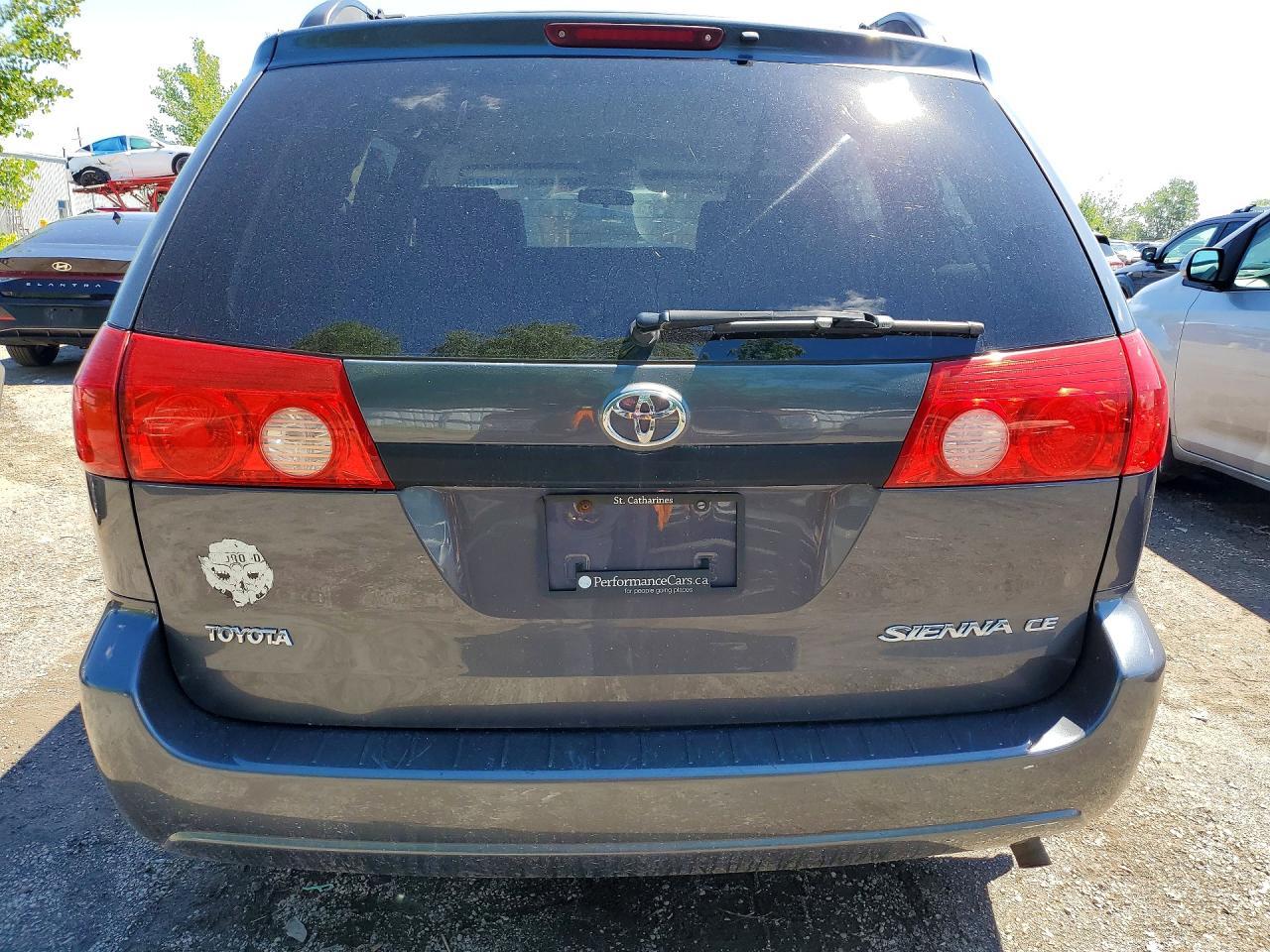 2010 TOYOTA SIENNA