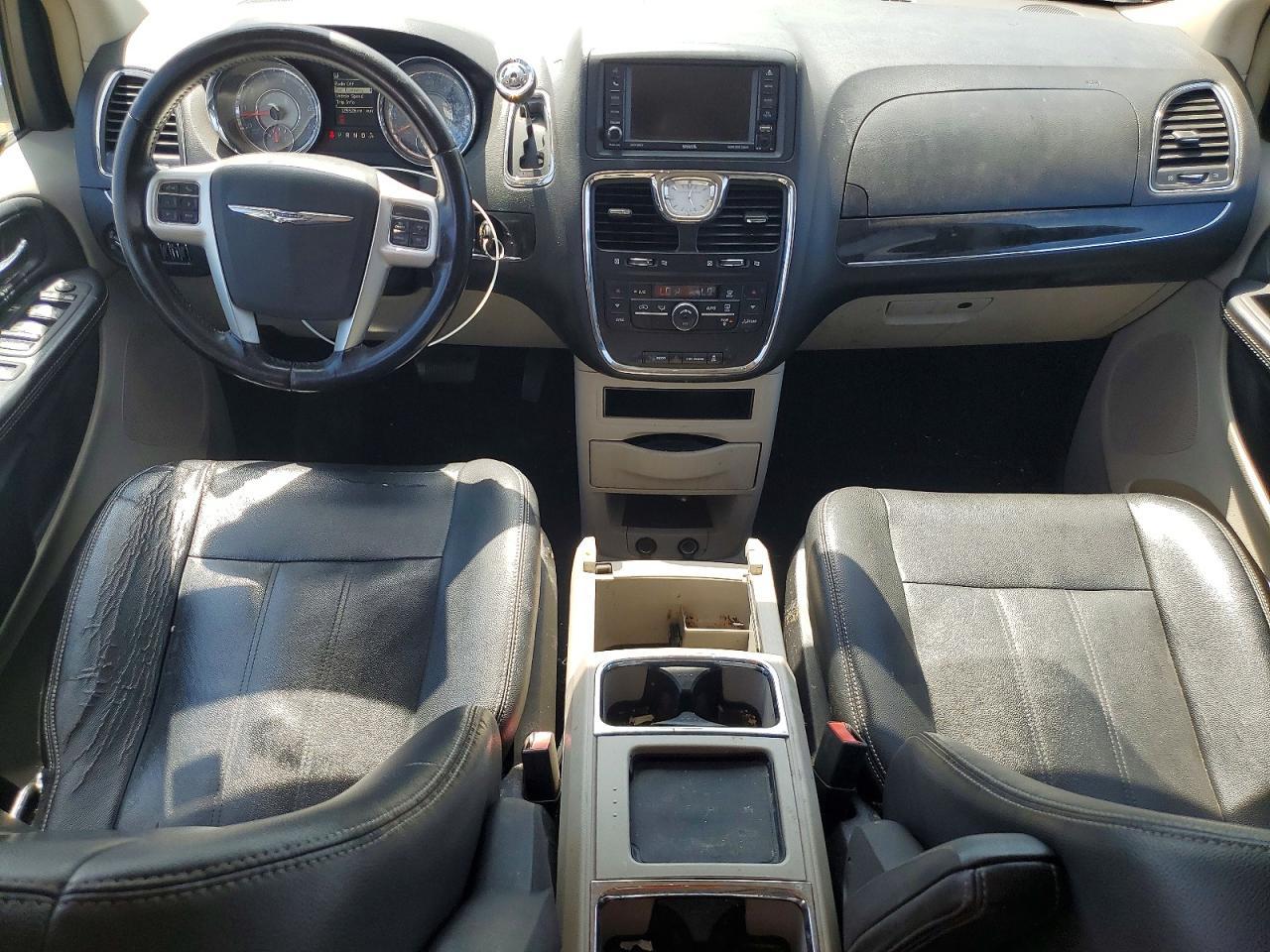 2016 CHRYSLER Town & Country