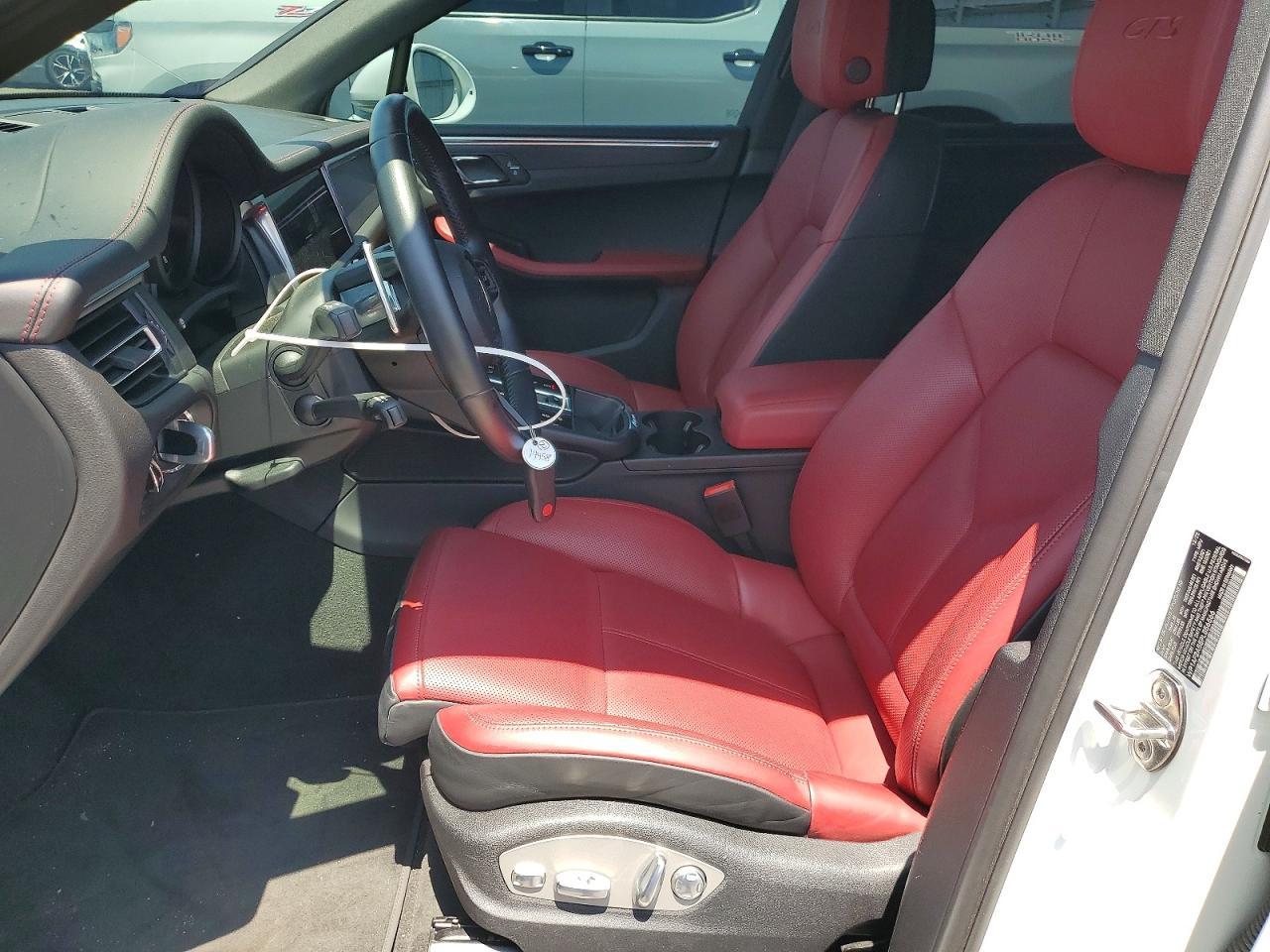2023 PORSCHE Macan