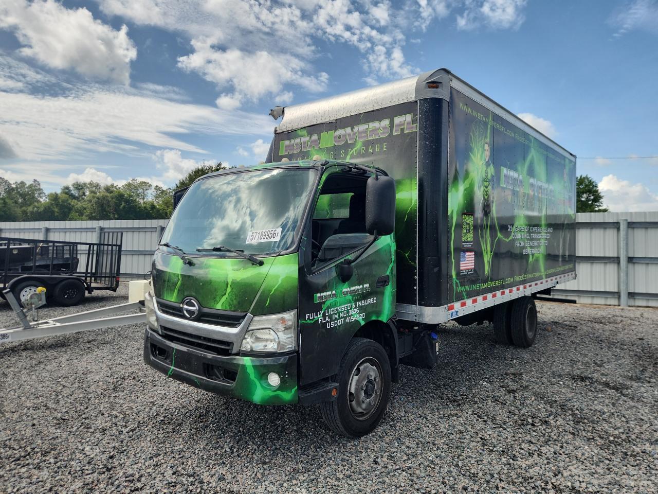 2017 HINO 195
