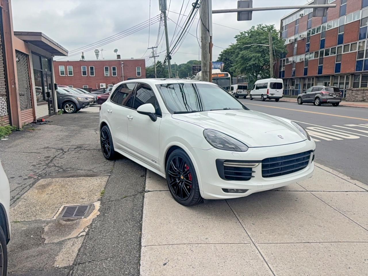 2016 PORSCHE CAYENNE