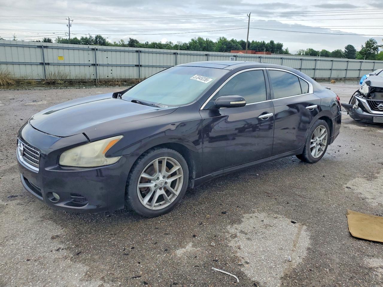 2010 NISSAN Maxima