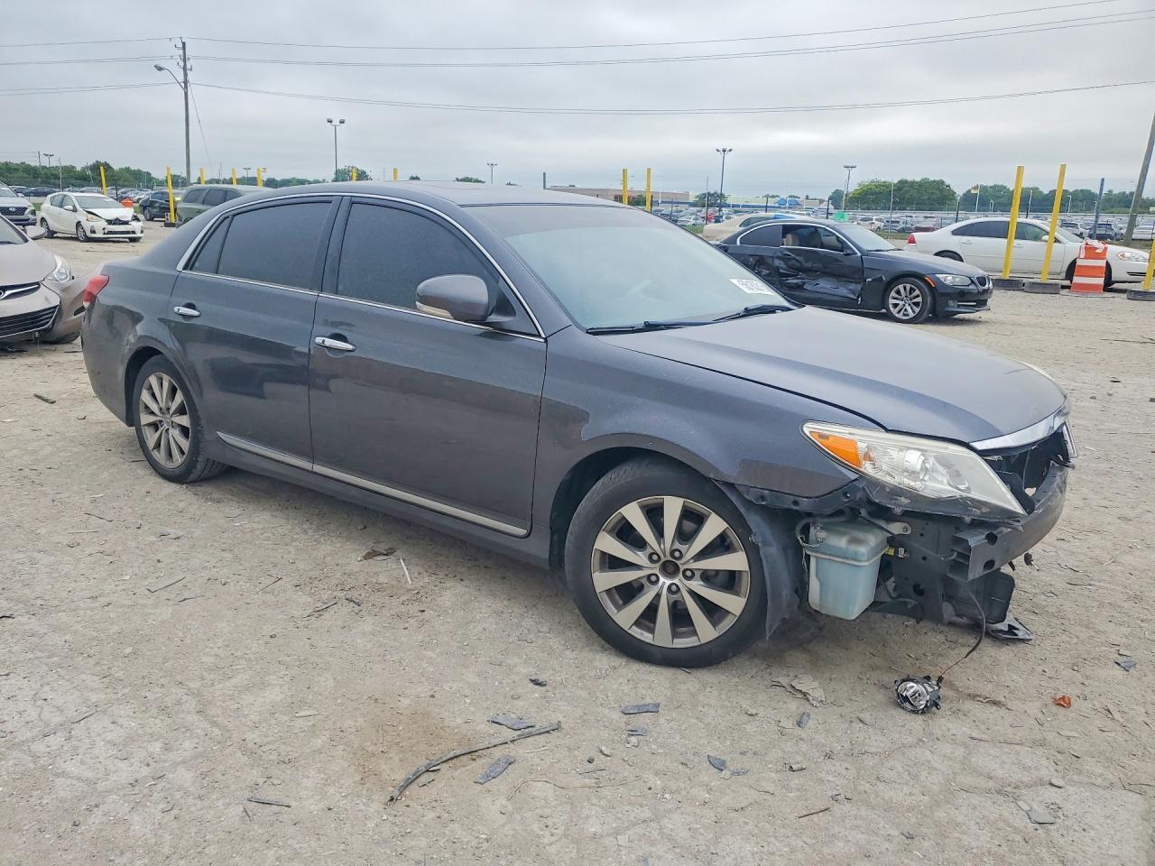 2011 TOYOTA Avalon