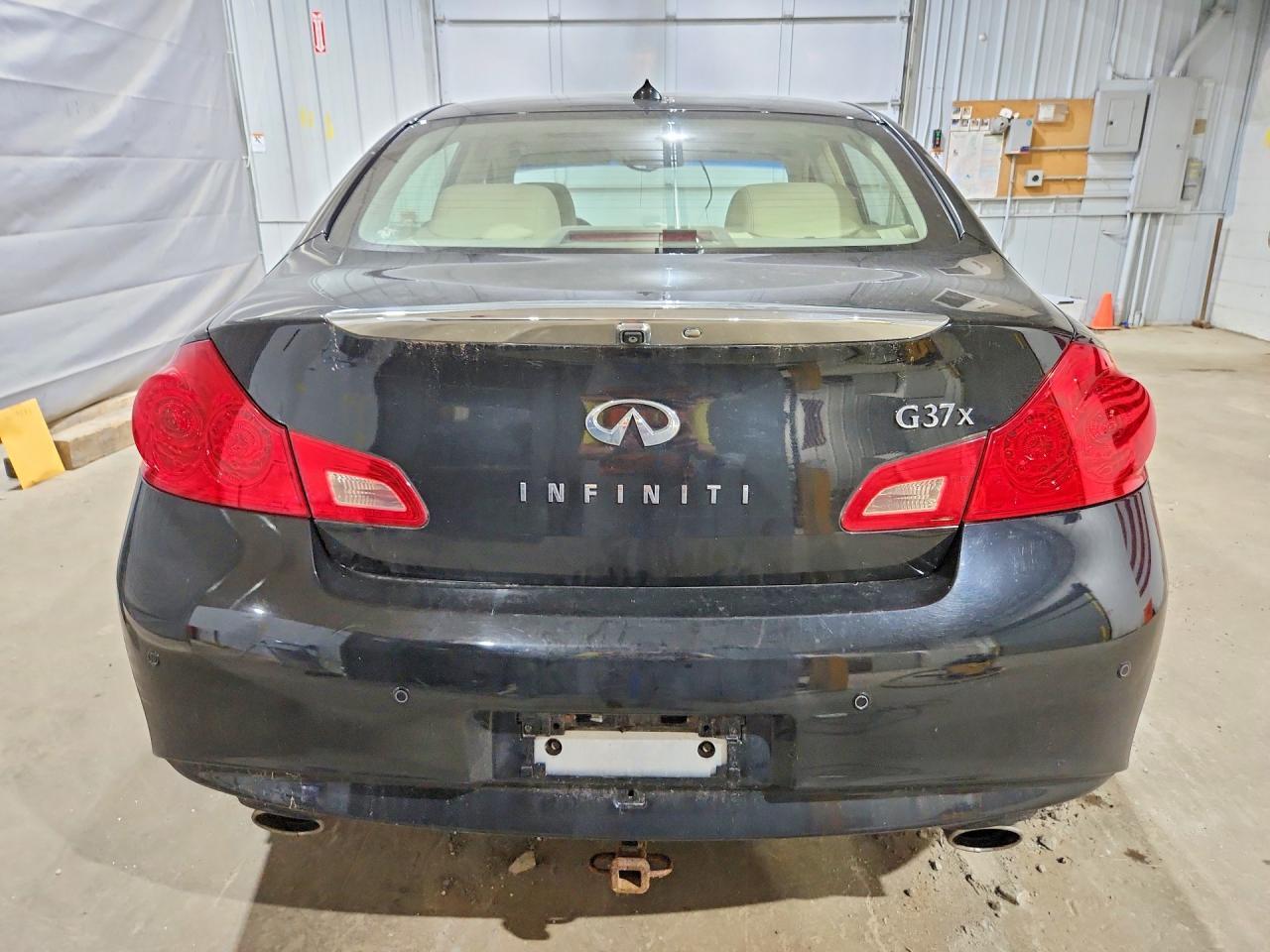 2011 INFINITI G37