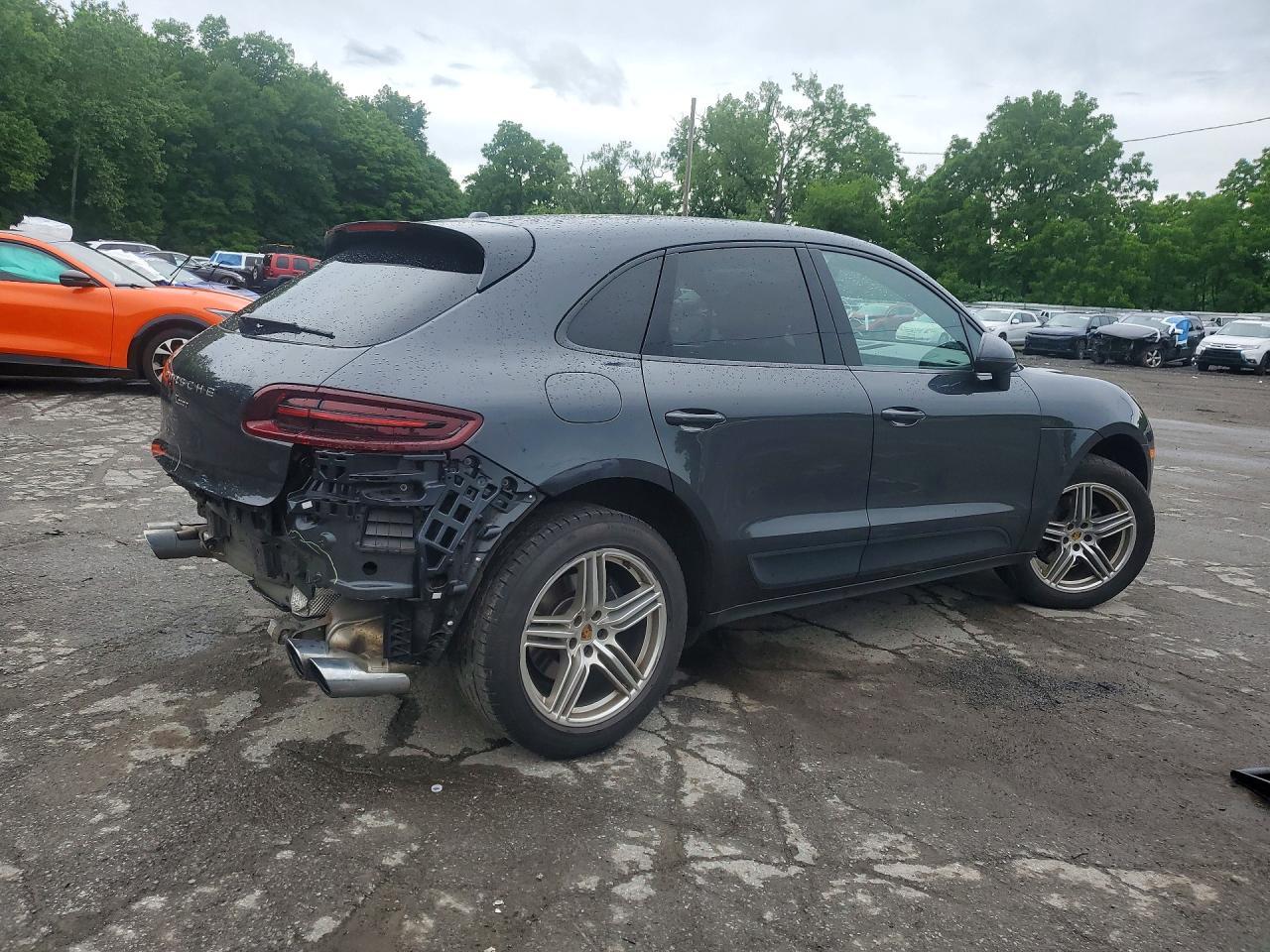 2018 PORSCHE Macan