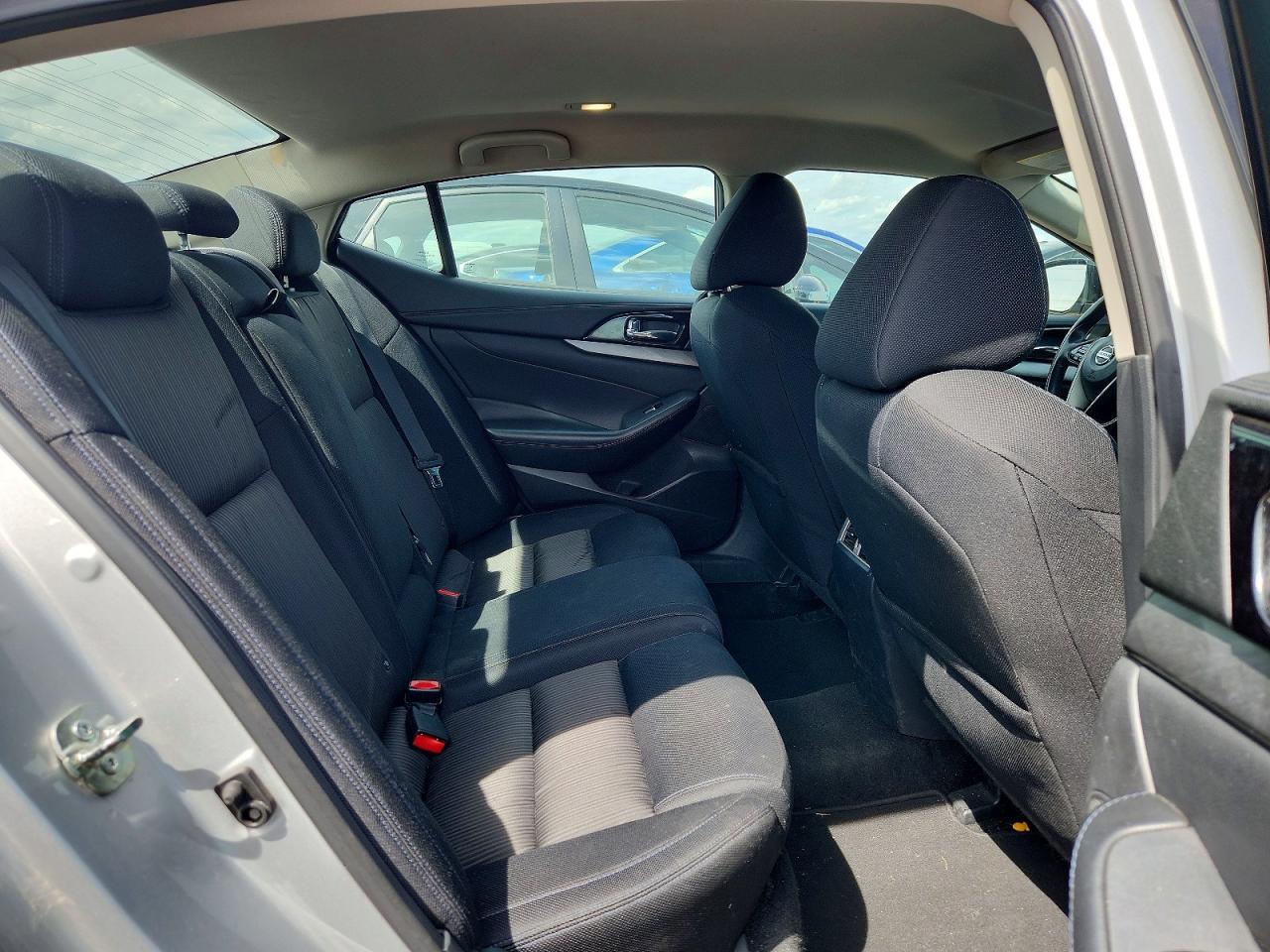 2017 NISSAN Maxima