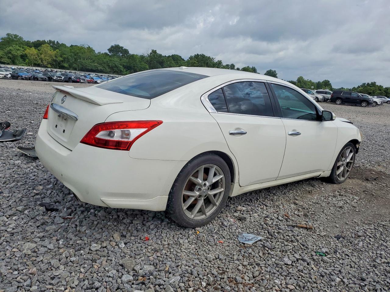 2011 NISSAN Maxima