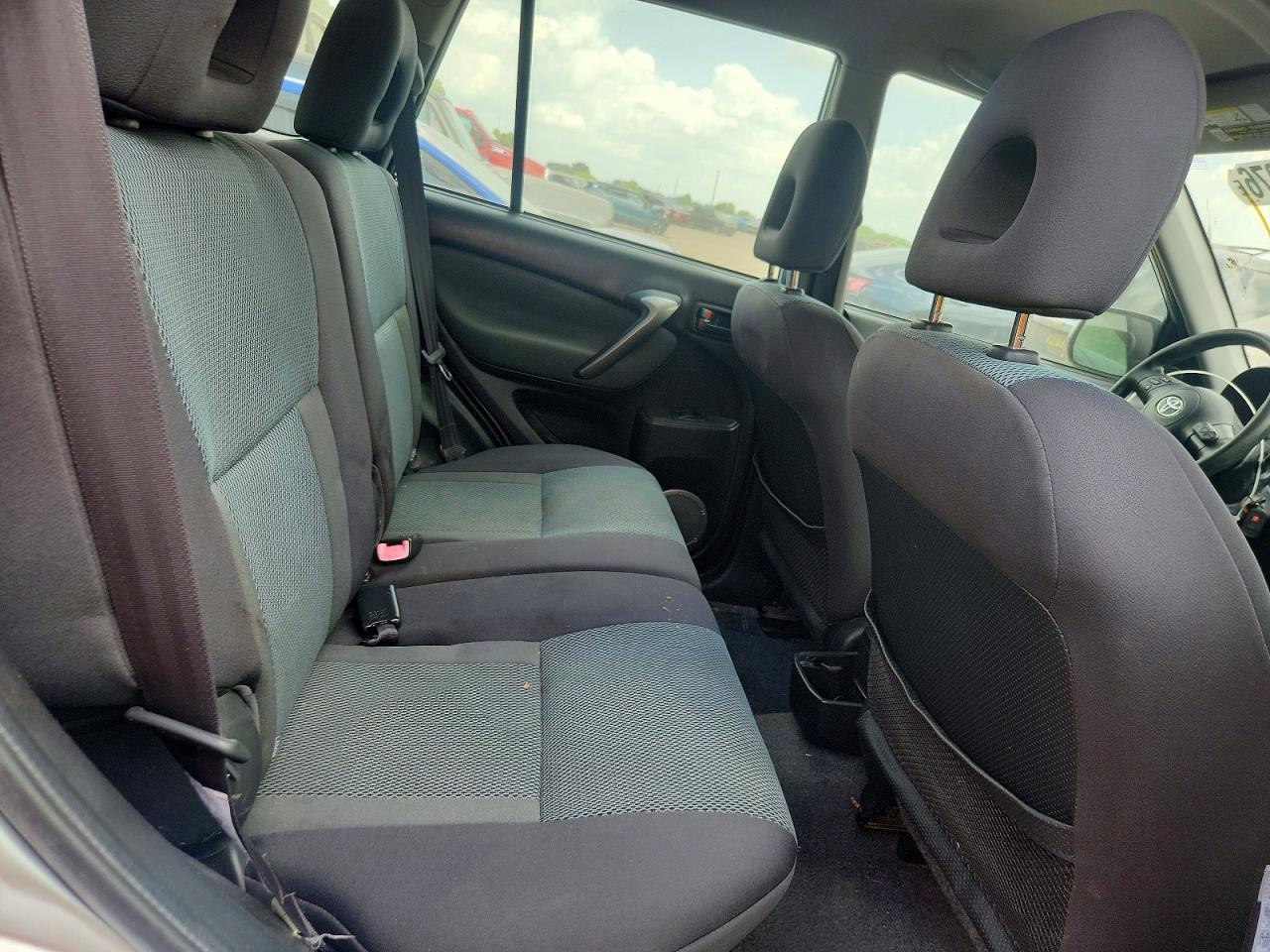 2004 TOYOTA RAV4