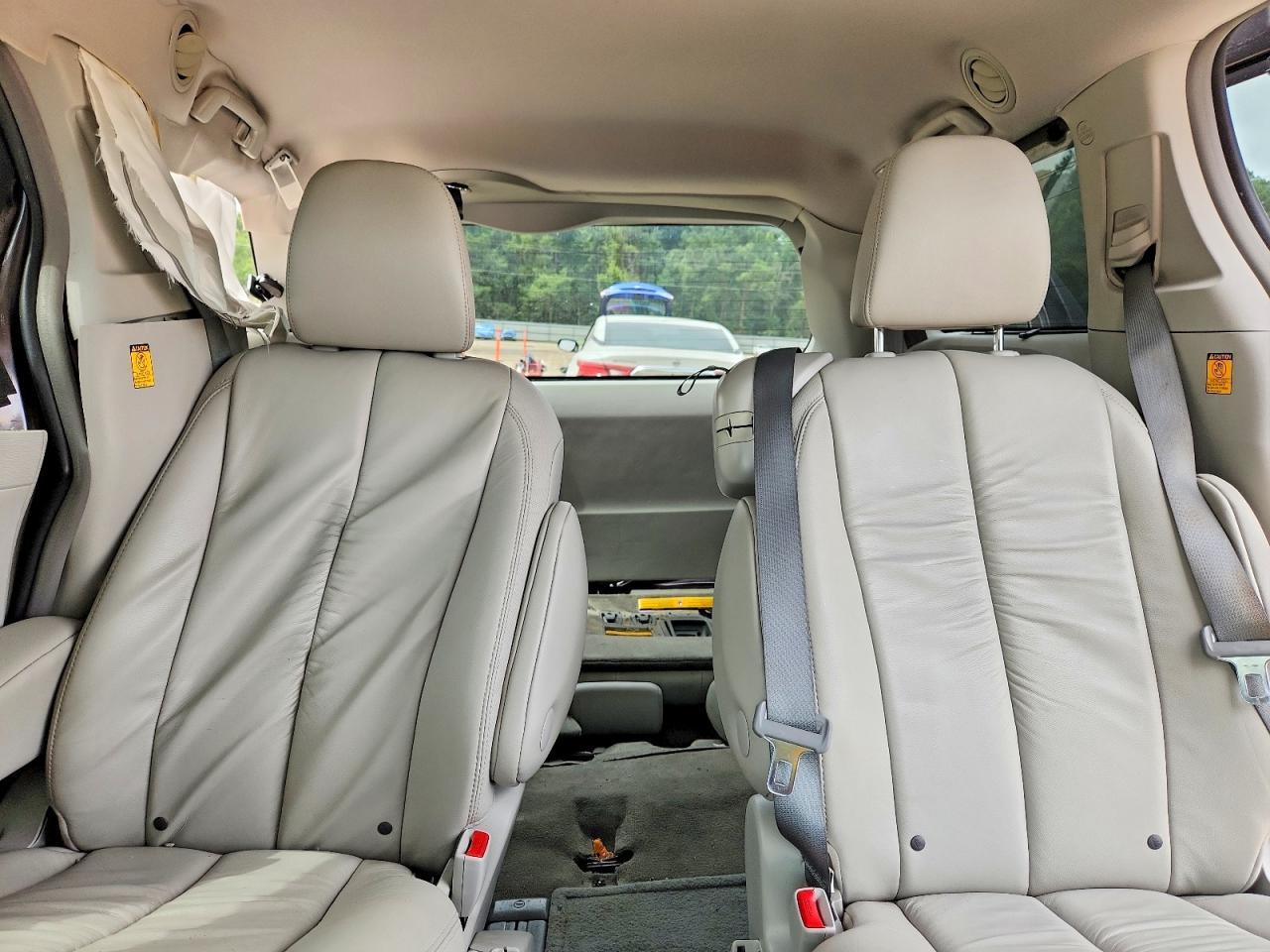 2012 TOYOTA SIENNA