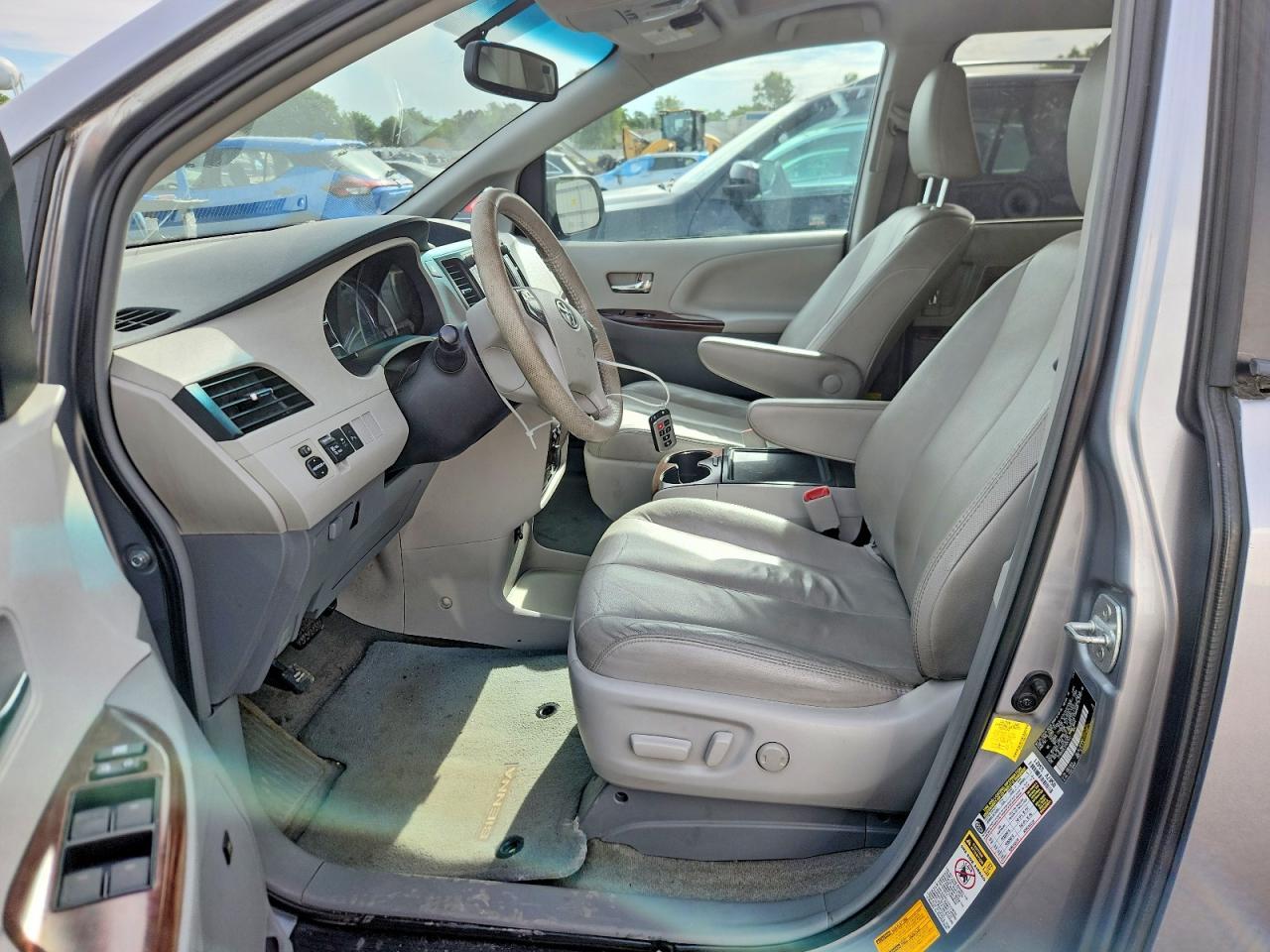 2013 TOYOTA SIENNA