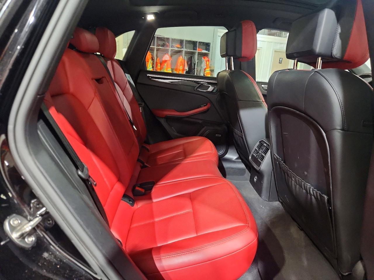 2021 PORSCHE Macan
