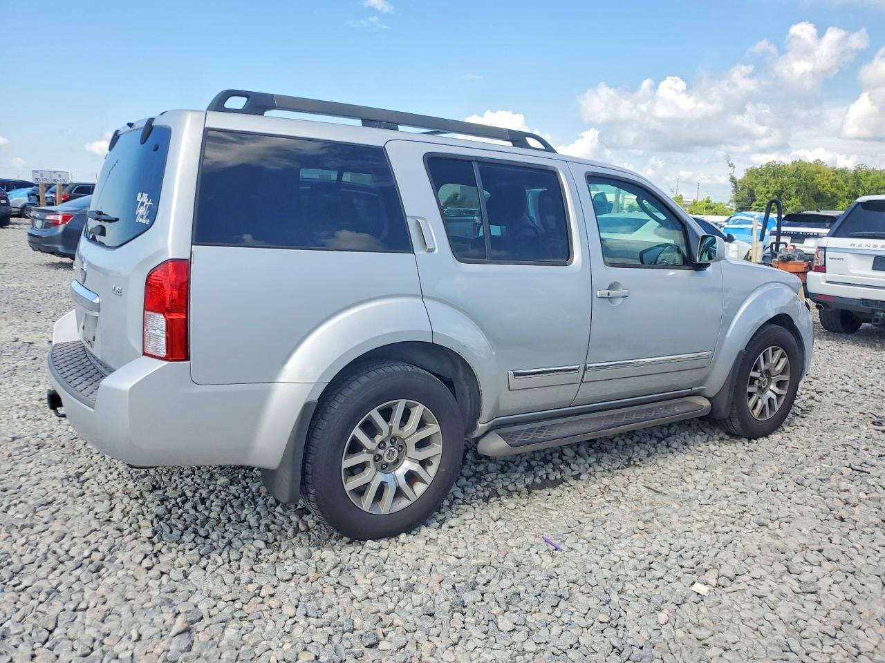 2012 NISSAN PATHFINDER