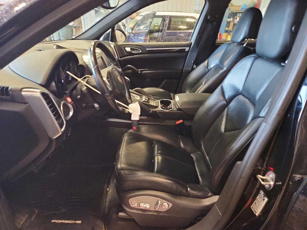2014 PORSCHE CAYENNE
