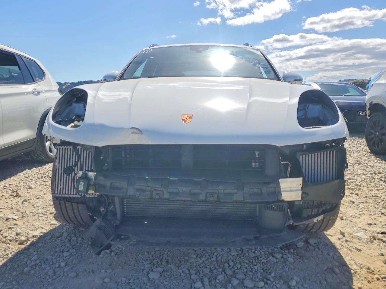 2022 PORSCHE Macan