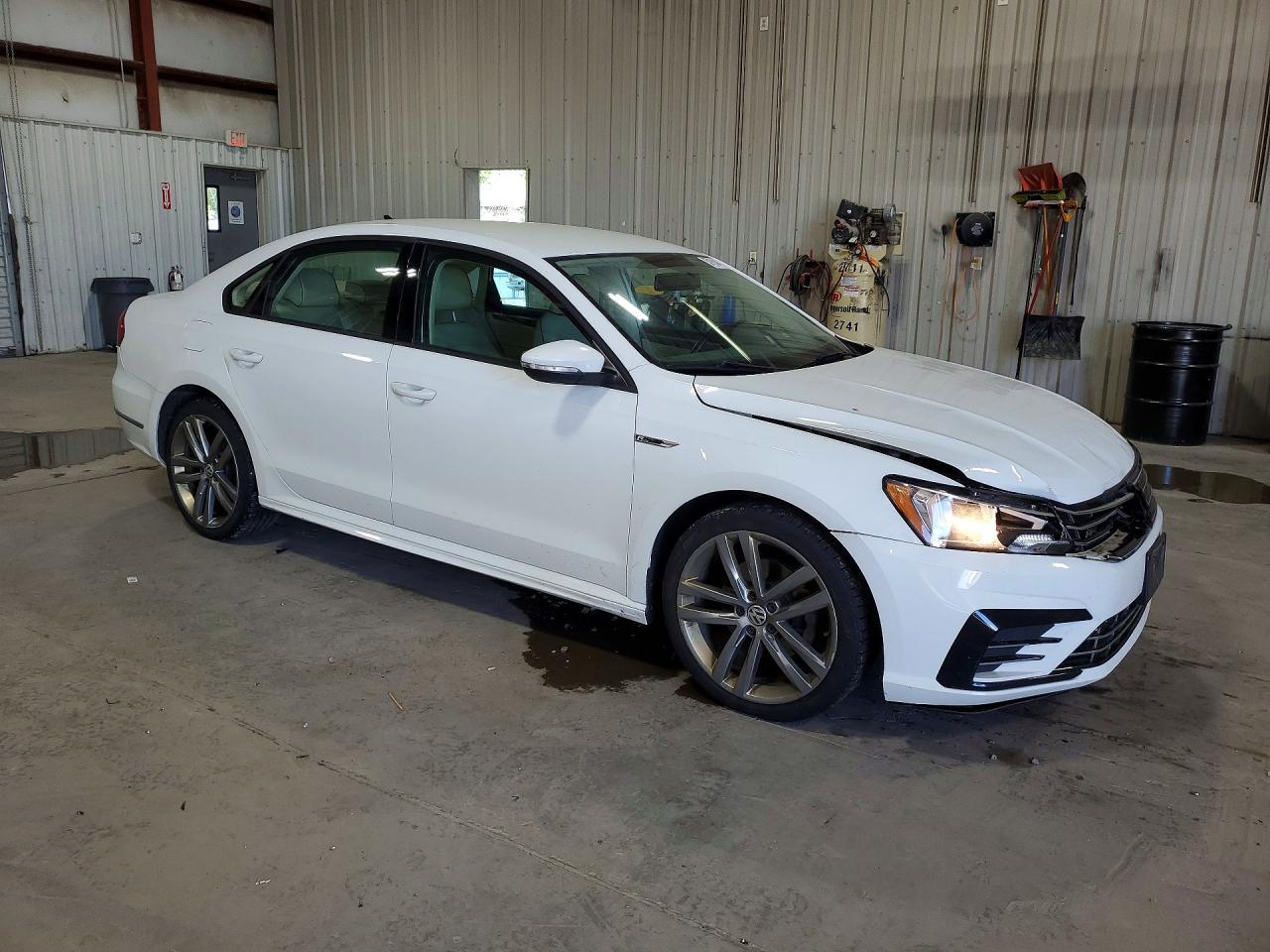 2018 VOLKSWAGEN Passat