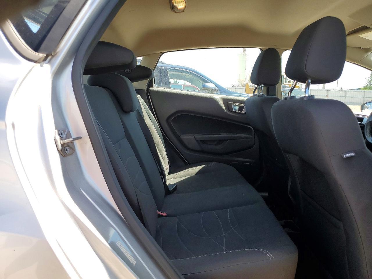 2016 FORD Fiesta