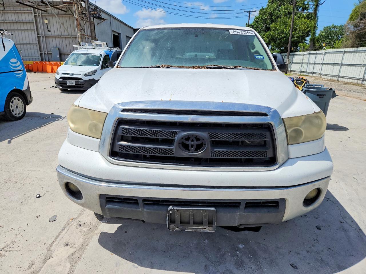 2011 TOYOTA TUNDRA