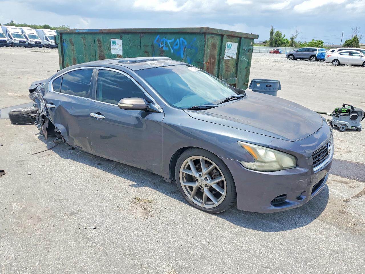 2011 NISSAN Maxima