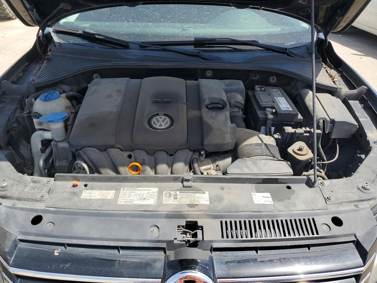 2012 VOLKSWAGEN Passat