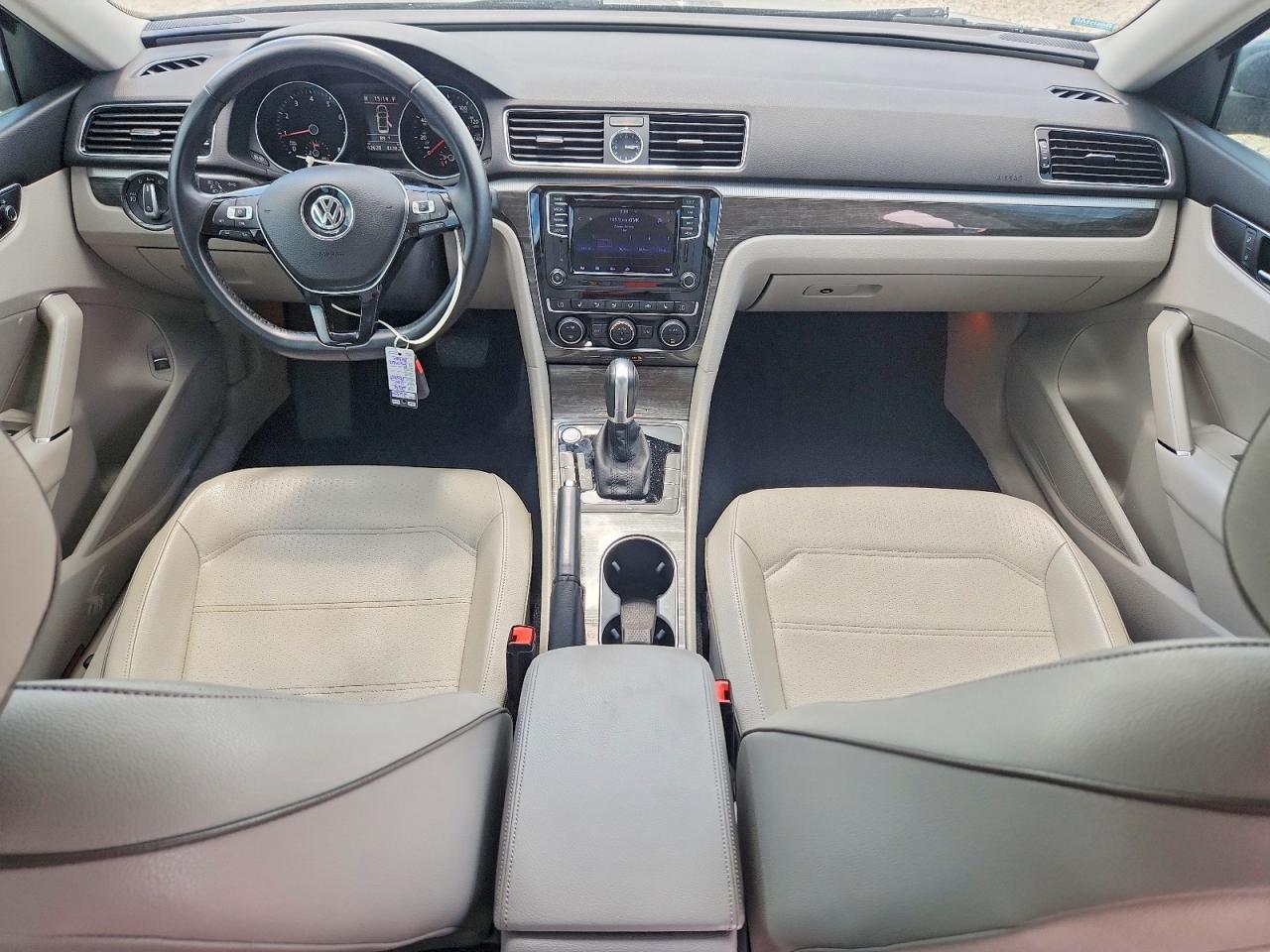 2016 VOLKSWAGEN Passat