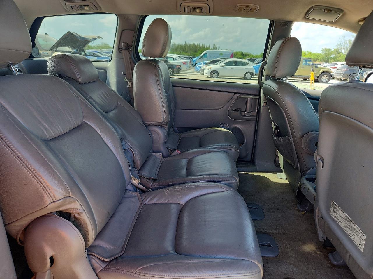 2010 TOYOTA SIENNA