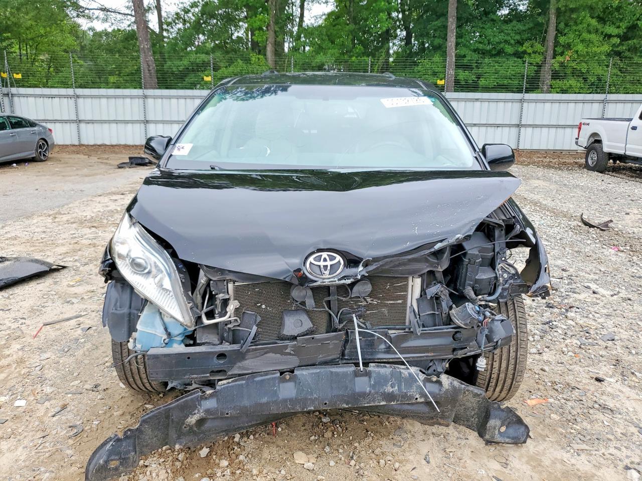 2012 TOYOTA SIENNA