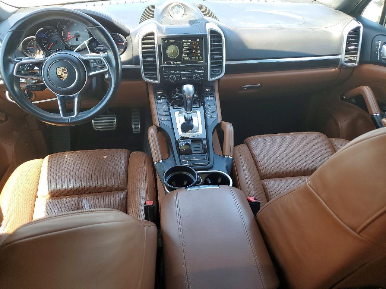2016 PORSCHE CAYENNE
