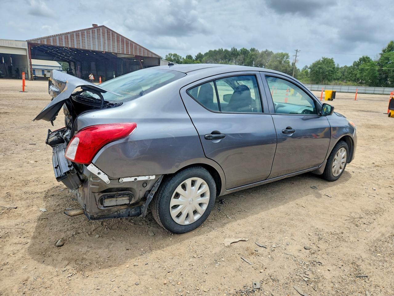 2016 NISSAN VERSA