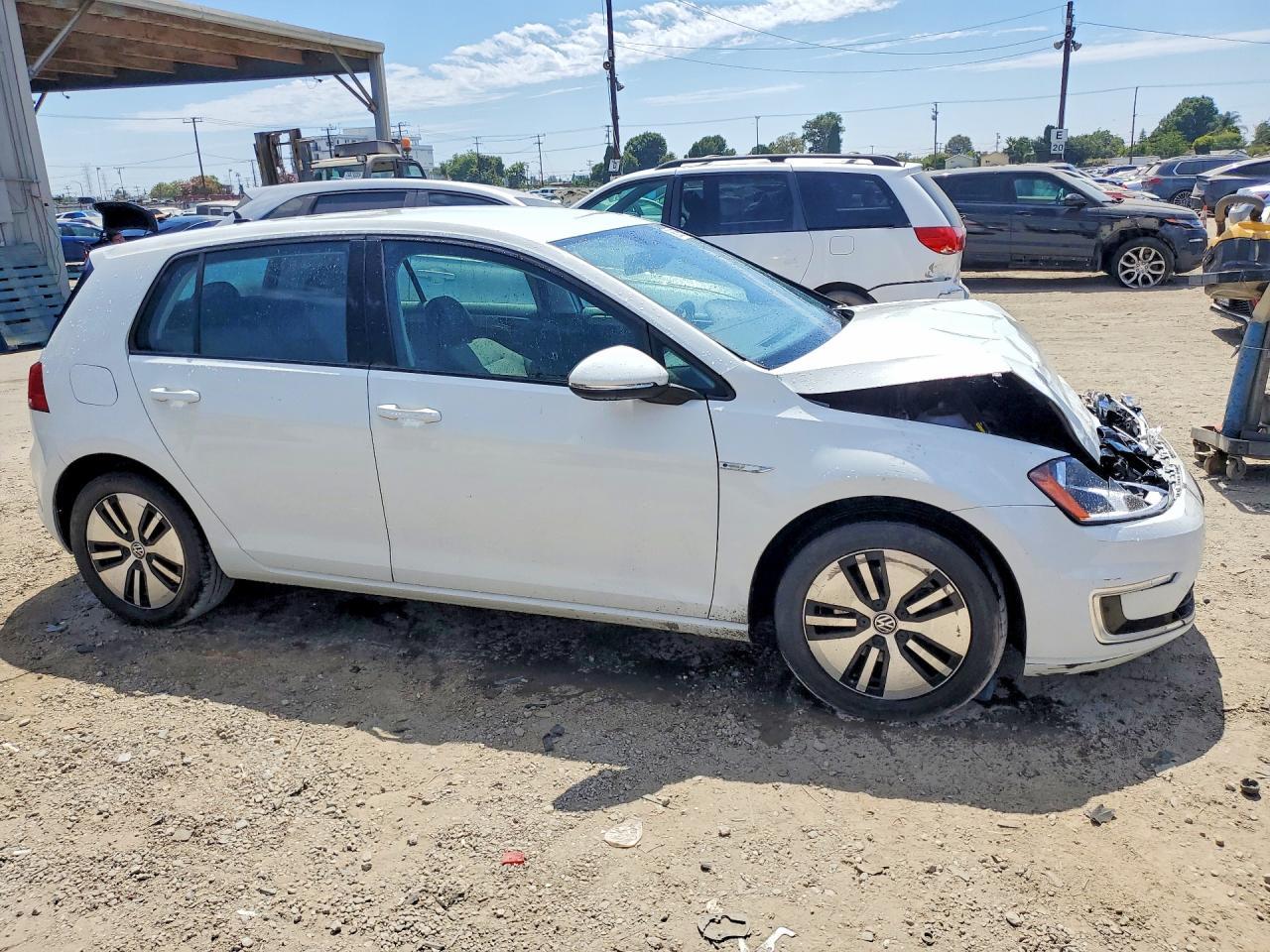2016 VOLKSWAGEN e-Golf