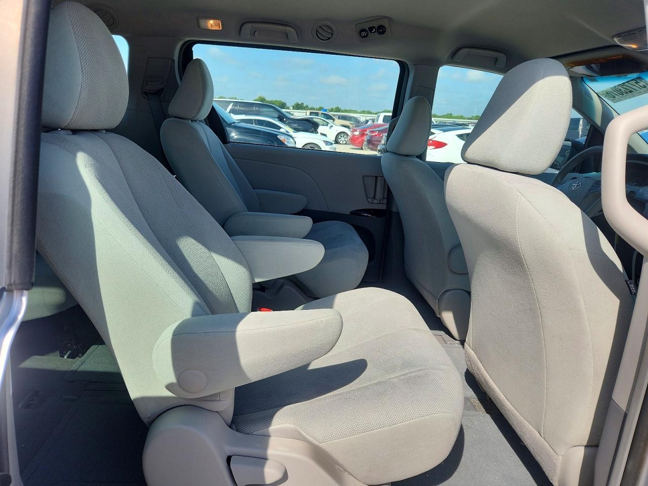 2014 TOYOTA SIENNA