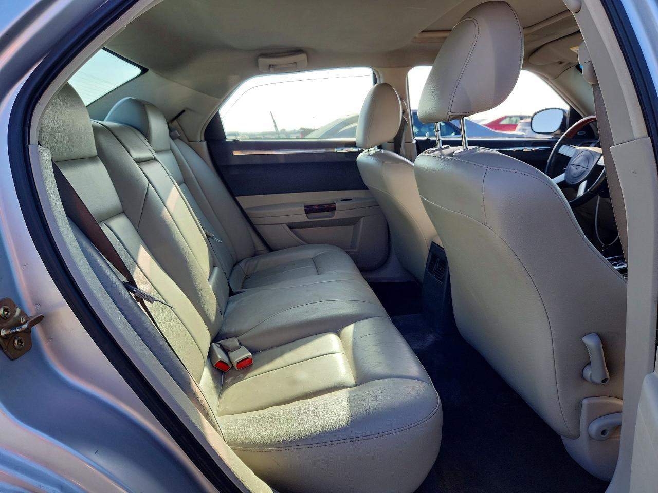 2005 CHRYSLER 300