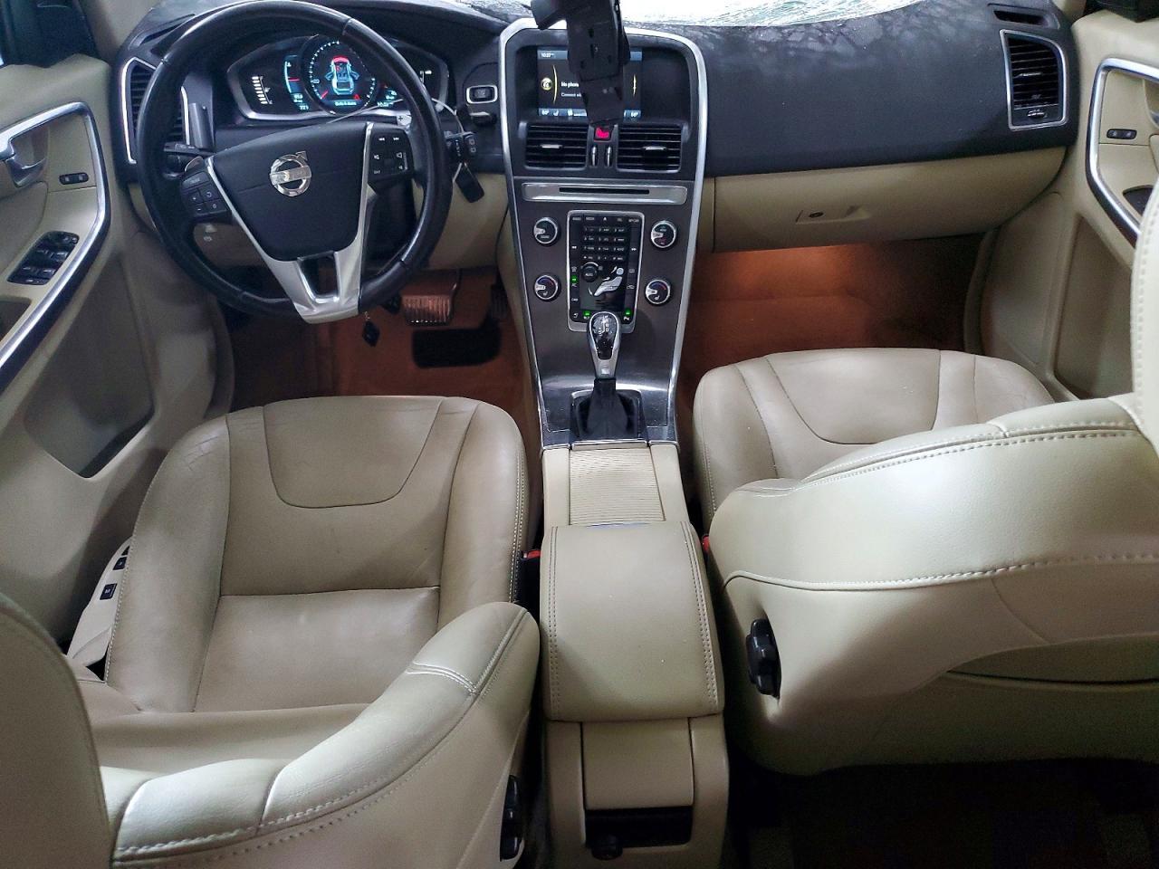 2015 VOLVO XC60