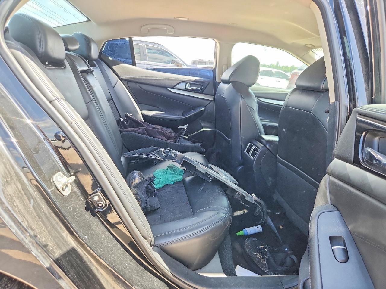 2017 NISSAN Maxima