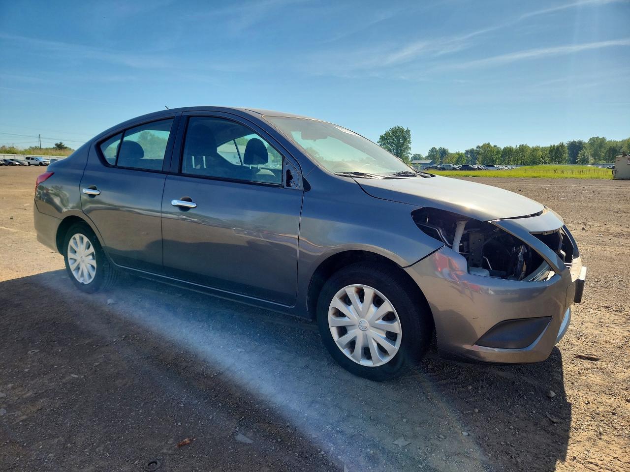 2017 NISSAN VERSA