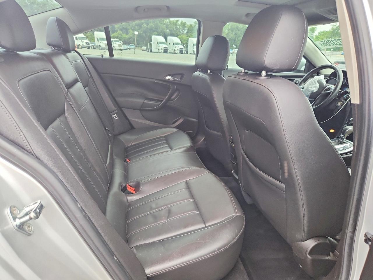 2011 BUICK Regal