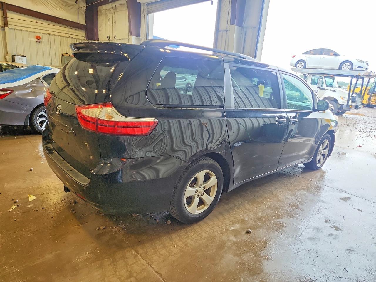 2017 TOYOTA SIENNA